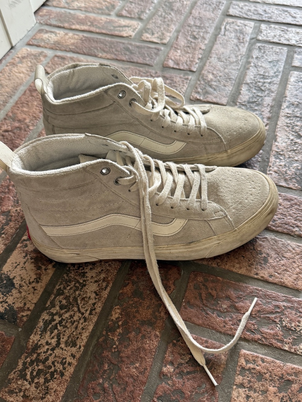 Vans Wonen High-Top Suede Sneakers in Light Grey